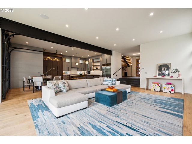 3150 UPPER Dr, Lake Oswego, OR 97035