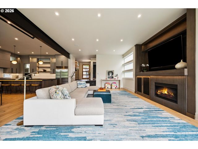 3150 UPPER Dr, Lake Oswego, OR 97035