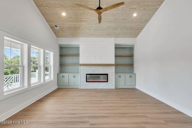 117 NE 17th Street, Oak Island, NC 28465