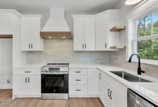 117 NE 17th Street, Oak Island, NC 28465