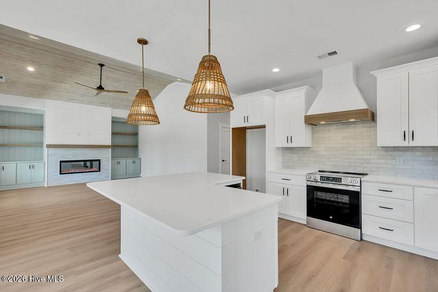 117 NE 17th Street, Oak Island, NC 28465
