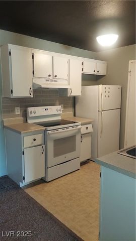 220 Mission Newport Lane 203, Las Vegas, NV 89107