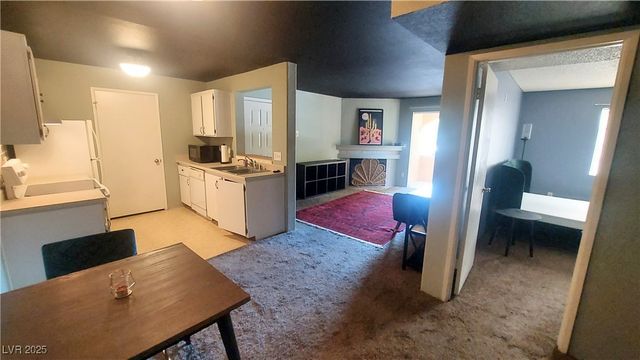 220 Mission Newport Lane 203, Las Vegas, NV 89107