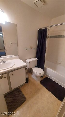 220 Mission Newport Lane 203, Las Vegas, NV 89107