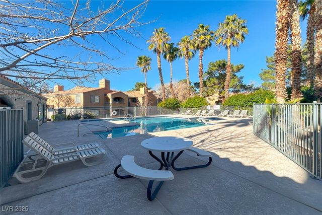 220 Mission Newport Lane 203, Las Vegas, NV 89107