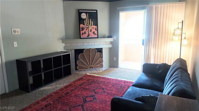 220 Mission Newport Lane 203, Las Vegas, NV 89107