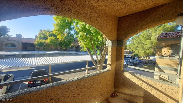 220 Mission Newport Lane 203, Las Vegas, NV 89107