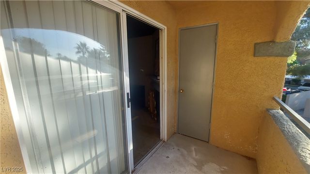 220 Mission Newport Lane 203, Las Vegas, NV 89107