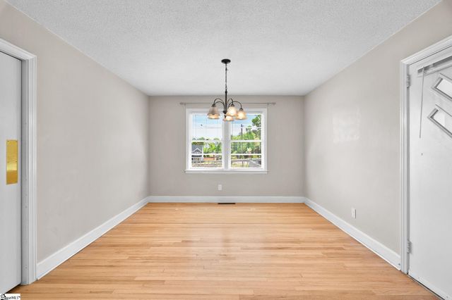 607 W Farley Avenue, Laurens, SC 29360