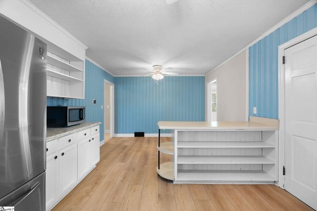 607 W Farley Avenue, Laurens, SC 29360