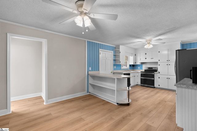 607 W Farley Avenue, Laurens, SC 29360
