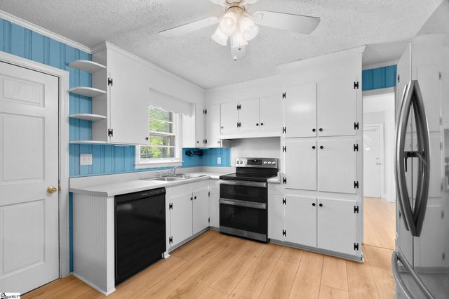607 W Farley Avenue, Laurens, SC 29360