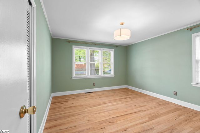 607 W Farley Avenue, Laurens, SC 29360
