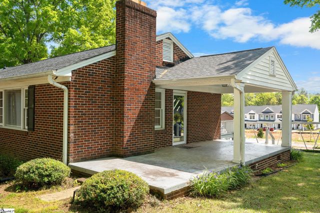 607 W Farley Avenue, Laurens, SC 29360