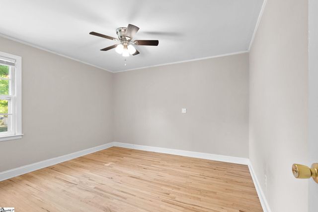 607 W Farley Avenue, Laurens, SC 29360