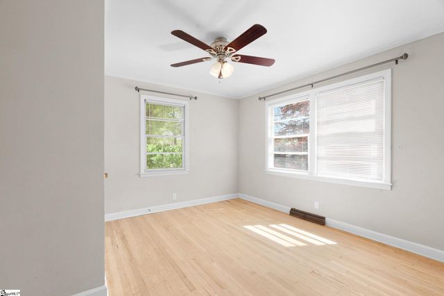 607 W Farley Avenue, Laurens, SC 29360