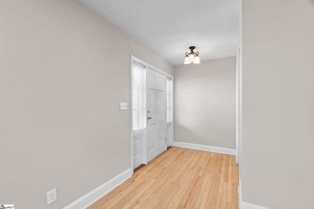 607 W Farley Avenue, Laurens, SC 29360