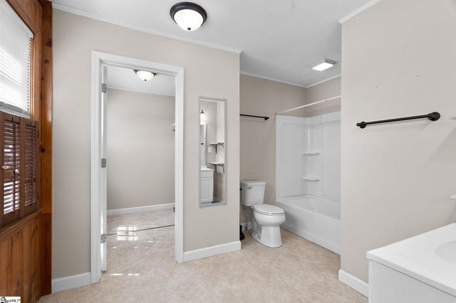 607 W Farley Avenue, Laurens, SC 29360