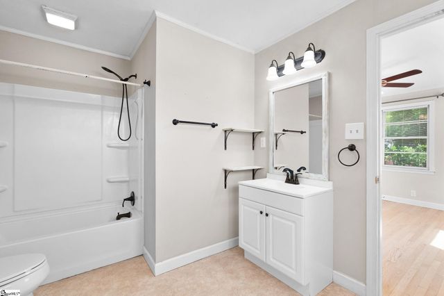 607 W Farley Avenue, Laurens, SC 29360