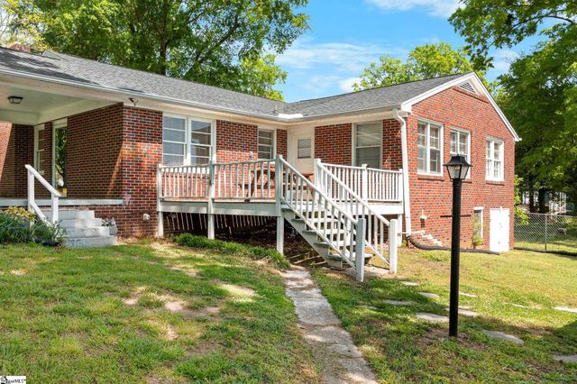 607 W Farley Avenue, Laurens, SC 29360