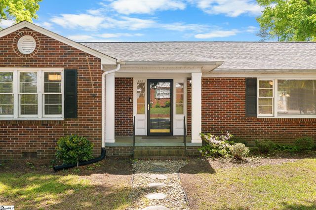 607 W Farley Avenue, Laurens, SC 29360