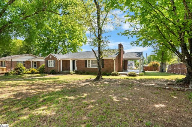 607 W Farley Avenue, Laurens, SC 29360