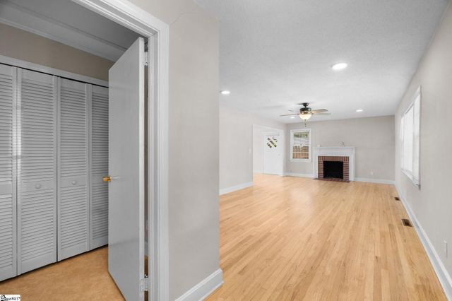 607 W Farley Avenue, Laurens, SC 29360