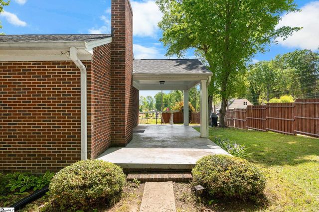 607 W Farley Avenue, Laurens, SC 29360
