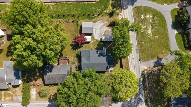 607 W Farley Avenue, Laurens, SC 29360