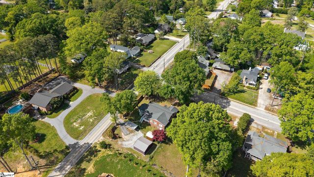 607 W Farley Avenue, Laurens, SC 29360