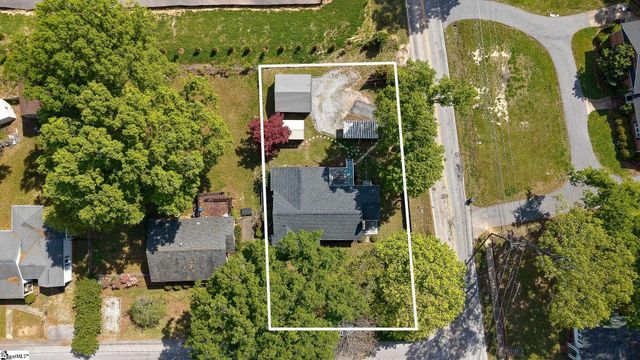 607 W Farley Avenue, Laurens, SC 29360