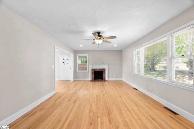 607 W Farley Avenue, Laurens, SC 29360