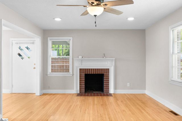607 W Farley Avenue, Laurens, SC 29360