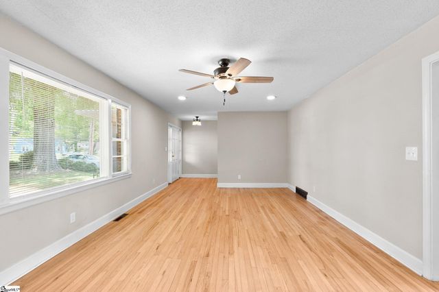 607 W Farley Avenue, Laurens, SC 29360