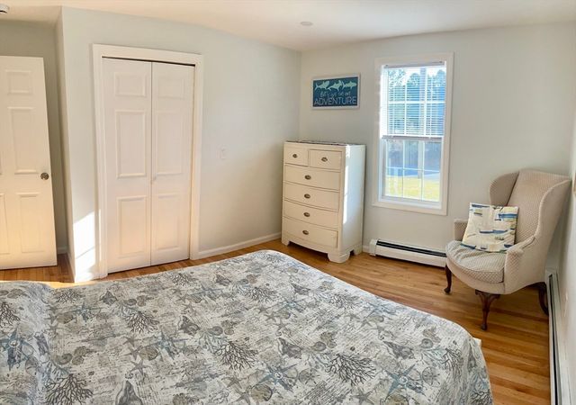 20 Swallow St, Falmouth, MA 02540