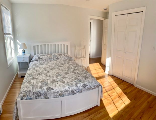 20 Swallow St, Falmouth, MA 02540