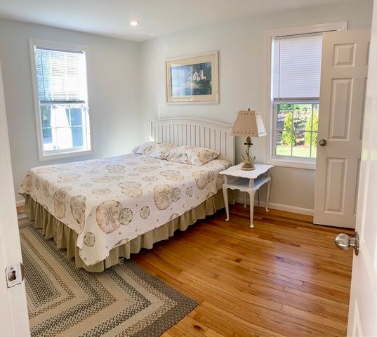 20 Swallow St, Falmouth, MA 02540