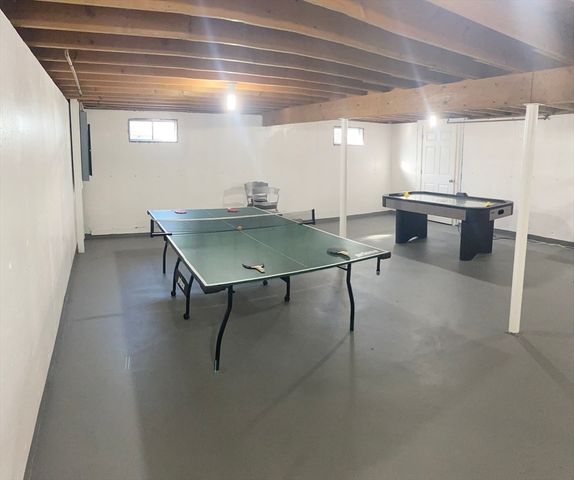 20 Swallow St, Falmouth, MA 02540