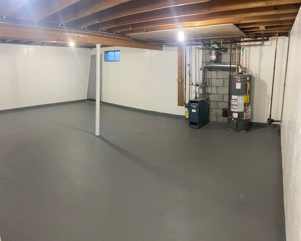 20 Swallow St, Falmouth, MA 02540