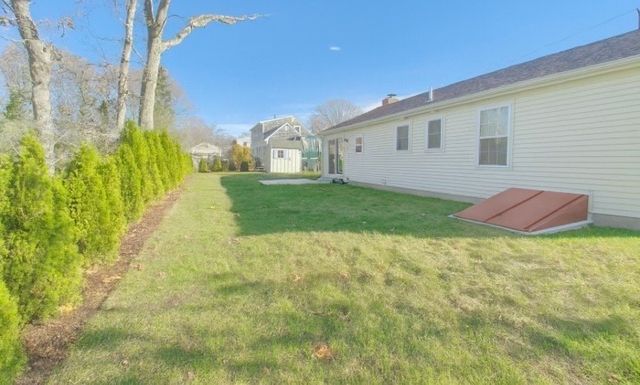 20 Swallow St, Falmouth, MA 02540