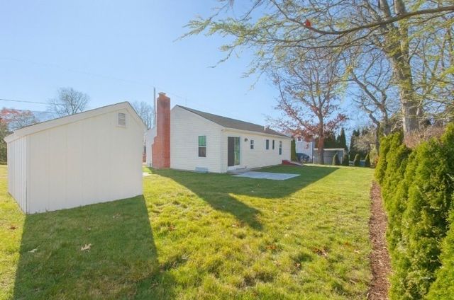 20 Swallow St, Falmouth, MA 02540