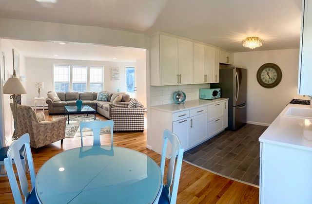 20 Swallow St, Falmouth, MA 02540