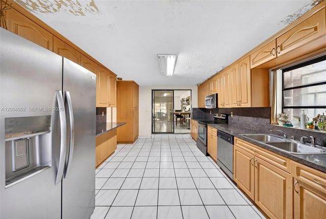 3061 NW 14th St, Miami, FL 33125