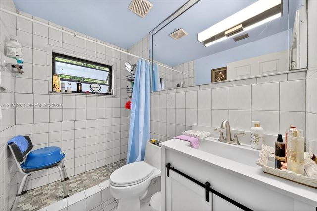 3061 NW 14th St, Miami, FL 33125