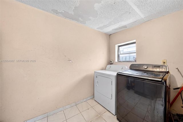 3061 NW 14th St, Miami, FL 33125