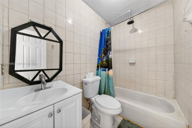 3061 NW 14th St, Miami, FL 33125