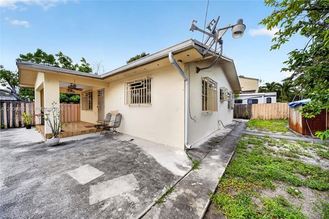 3061 NW 14th St, Miami, FL 33125