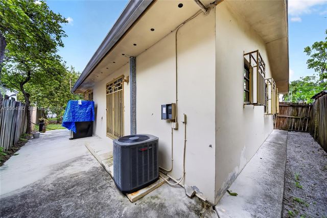 3061 NW 14th St, Miami, FL 33125