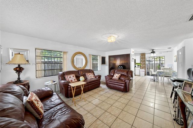 3061 NW 14th St, Miami, FL 33125