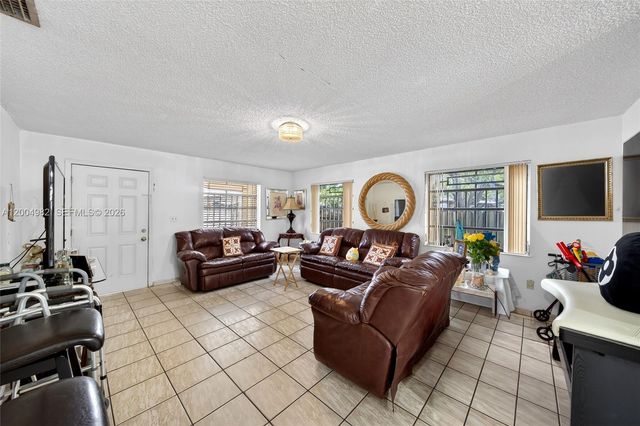 3061 NW 14th St, Miami, FL 33125